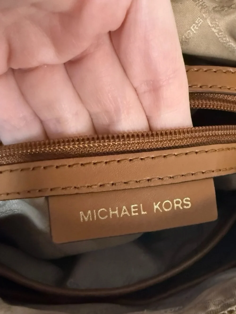 Michael Kors Brooke Medium Bucket Bag Vanilla MK Signature Leather Crossbody